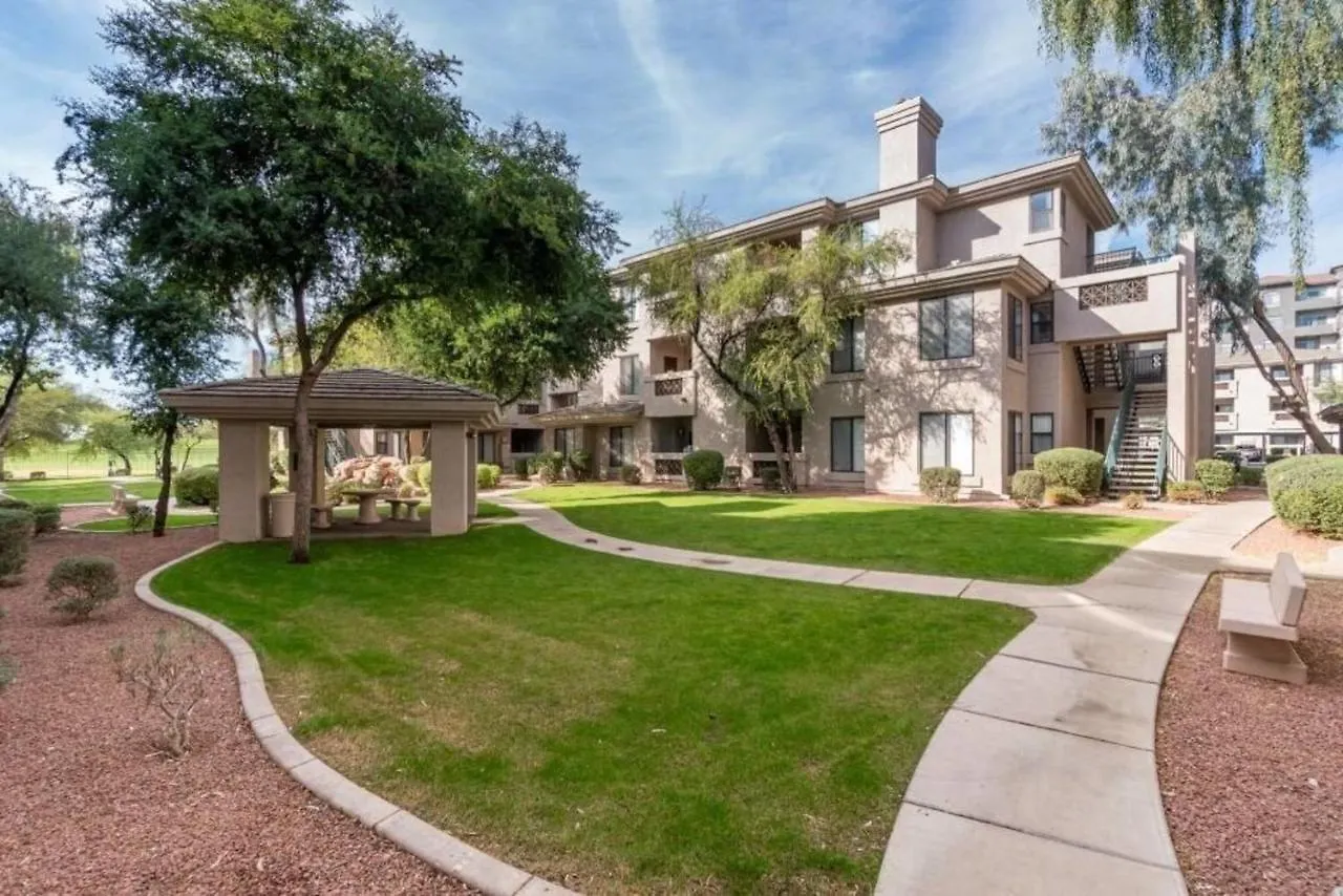 The Nines Scottsdale Apartment