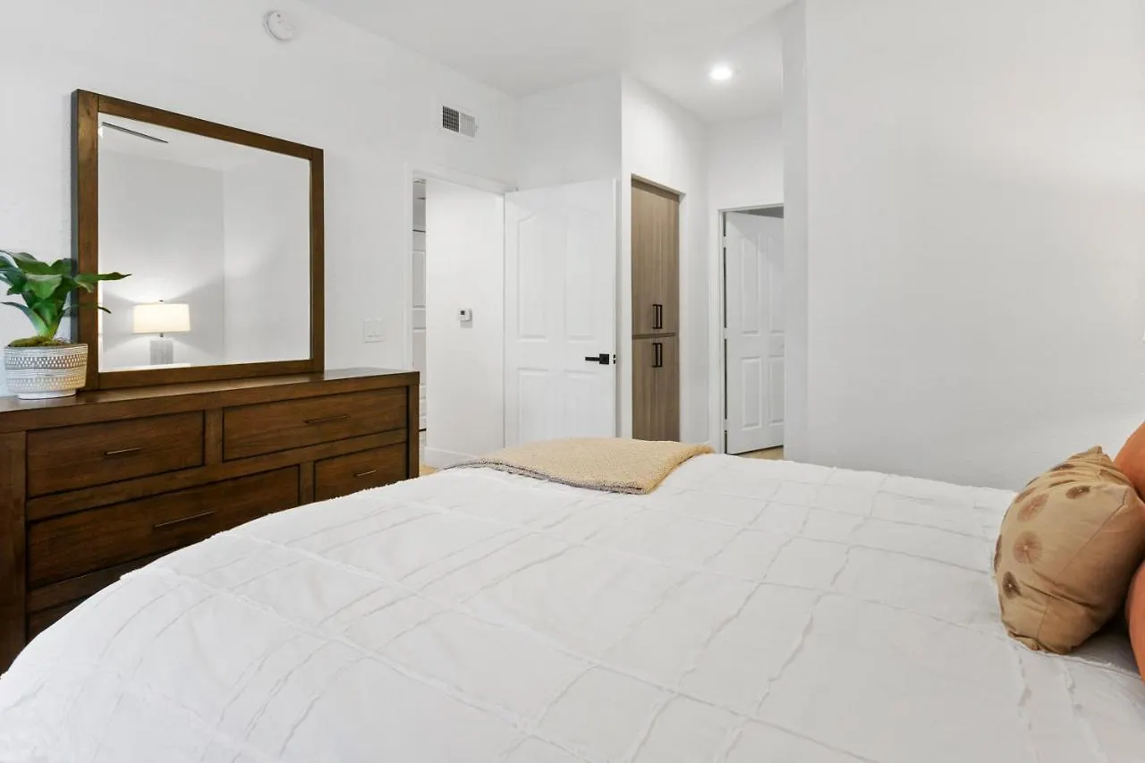 The Nines Scottsdale Apartment